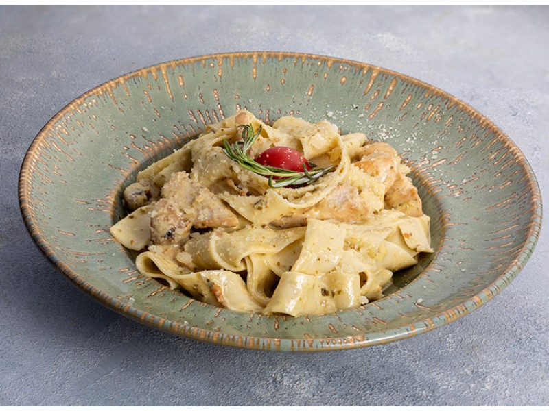 Pesto Soslu Tavuklu Pappardelle