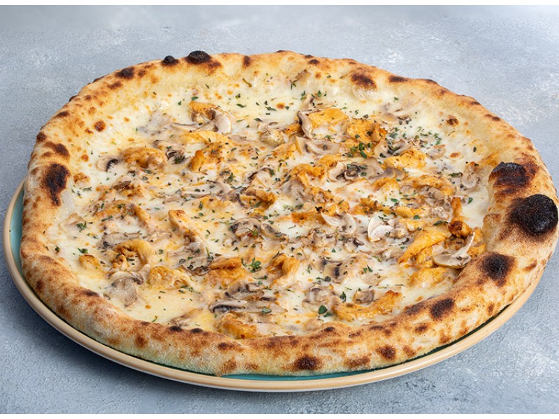 Pollo Alfredo Pizza
